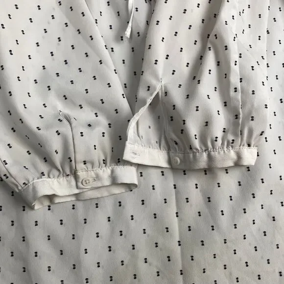 Elle Women’s size Large White Black Polka Dots Pleated  Half Sleeves Blouse - Picture 6 of 13